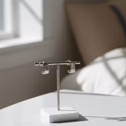 Silverörhängen huggie