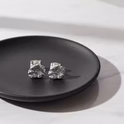 Rustika stiftörhängen silver