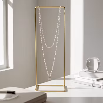 Silverhalsband med gröna stenar