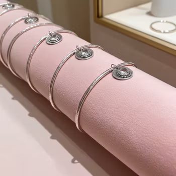 Armring med stor berlock silver