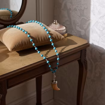 Turkosa pärlhalsband med hänge