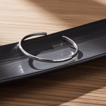 Hamrat stelt silverarmband