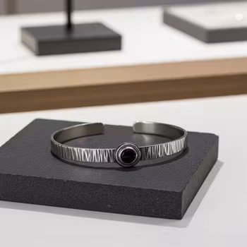 Cuff armband med sten silver