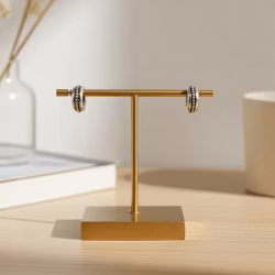 Korta silverörhängen hoops