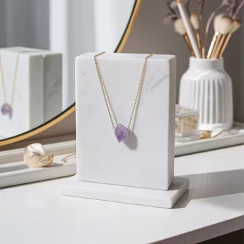 Guldpläterat halsband med rå Ametist sten