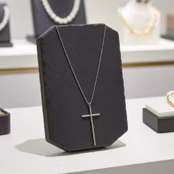 Silverhalsband med långt kors