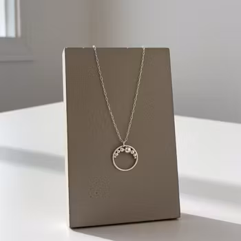 Silverhalsband med rund ring