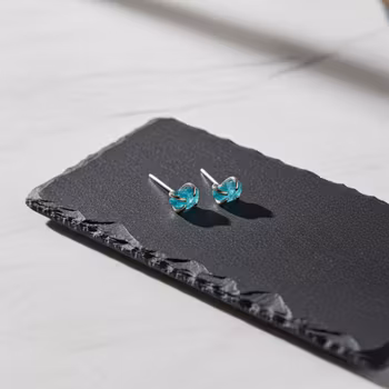 Blå rå Apatit örhängen silver