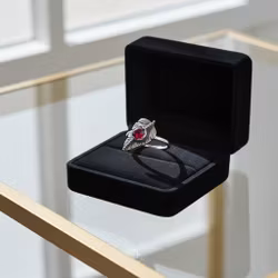 Silverring Löv och Rubin sten