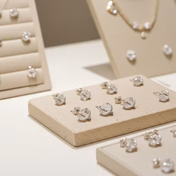 Silverörhängen rå klar kvarts kristall