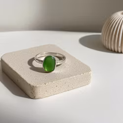 Silverring med grönt Sjöglas