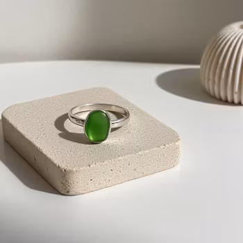 Silverring med grönt Sjöglas