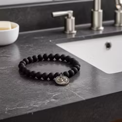 Svart pärlarmband med berlock herr