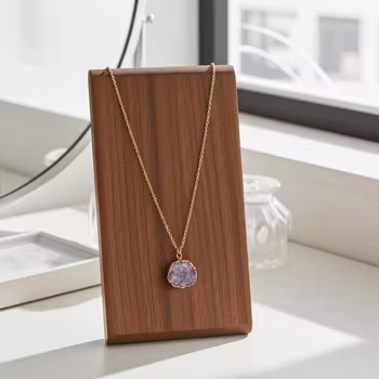 Guldpläterat halsband med grå sten