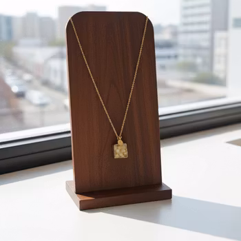 Halsband med gul fyrkantig sten