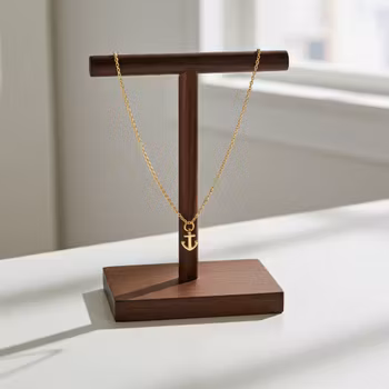 Halsband med kedja och ankare