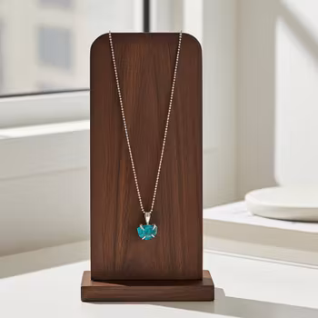 Halsband med blå rå Apatit sten