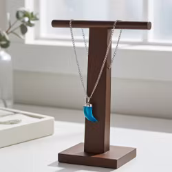 Halsband med stort tandhänge