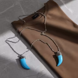 Halsband med stort turkosa hänge