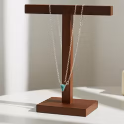 Silverhalsband med trekantig turkos sten