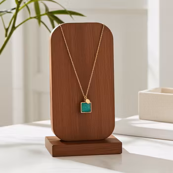 Guldförgyllt halsband med grön sten