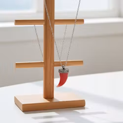 Halsband körsbärskvarts