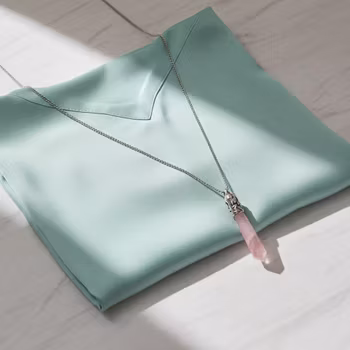 Halsband med rosa hänge Rosenkvarts