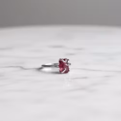 Ring med rå Granat sten silver