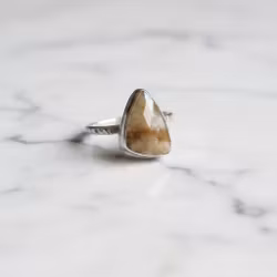 Silverring med gul Safir sten