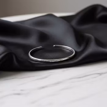 Hamrat stelt silverarmband