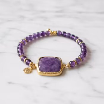 Armband lila stenar
