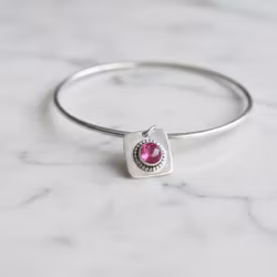 Bangle armband med berlock silver