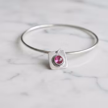 Bangle armband med berlock silver