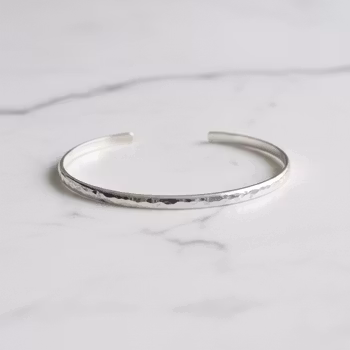 Hamrat stelt silverarmband