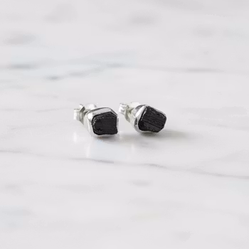 Silverörhängen svart rå turmalin sten