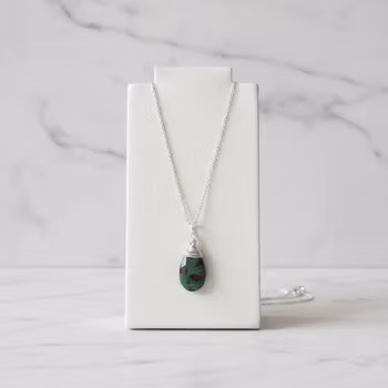 Fuchsit halsband med rubin silver