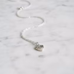 Halsband med litet hjärta silver