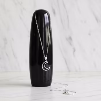 Silverhalsband med halvmåne