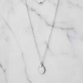 Silverpläterat halsband med rund bricka