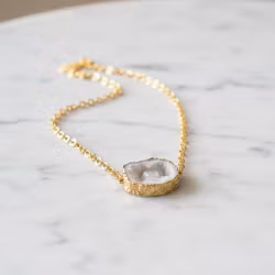 Halsband med vit Druzy Agat sten