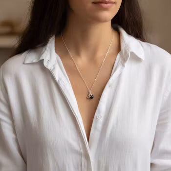Silverpläterat halsband med hängen