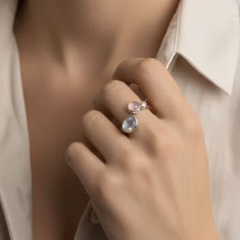 Regnbågsmånsten och rosa Kalcedon ring