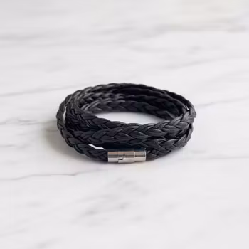 Svart flätat läderarmband herr