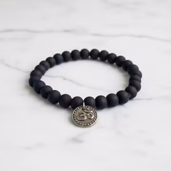 Svart pärlarmband med berlock herr