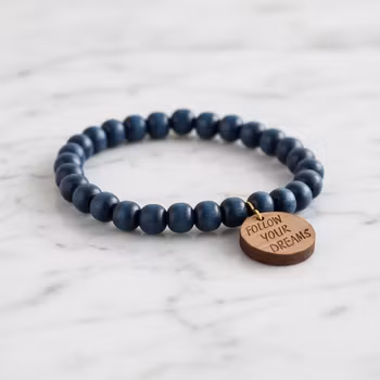 Herrarmband med blå träkulor