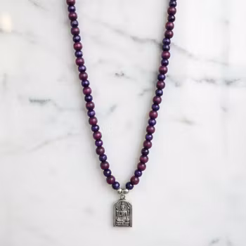 Långt lila trähalsband med hänge