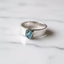 Bred silverring blå rå Apatit sten