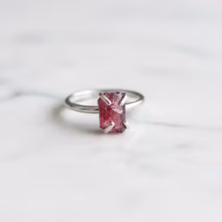 Ring med rå Granat sten silver