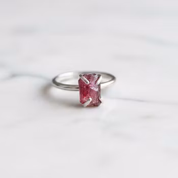 Ring med rå Granat sten silver