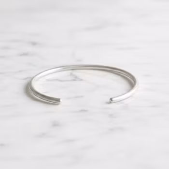 Cuff armband matt yta silver